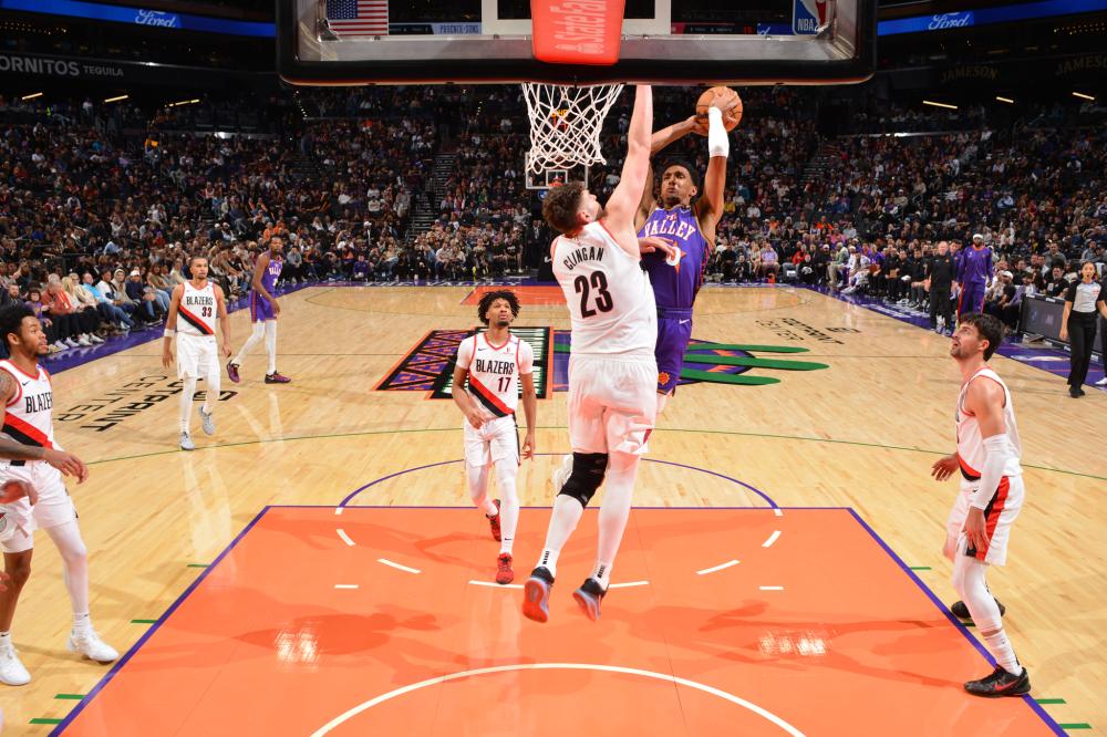 火炬手跑过 火炬手跑过