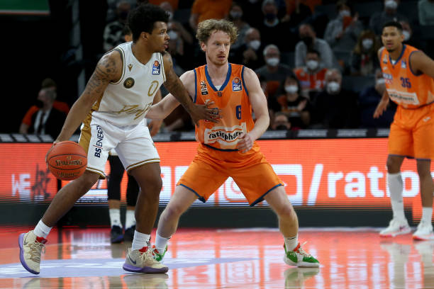 由肖华这样 由肖华这样